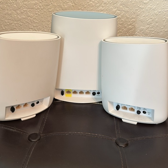 Netgear Orbi RBK43S Tri-band WiFi system - Picture 6 of 7